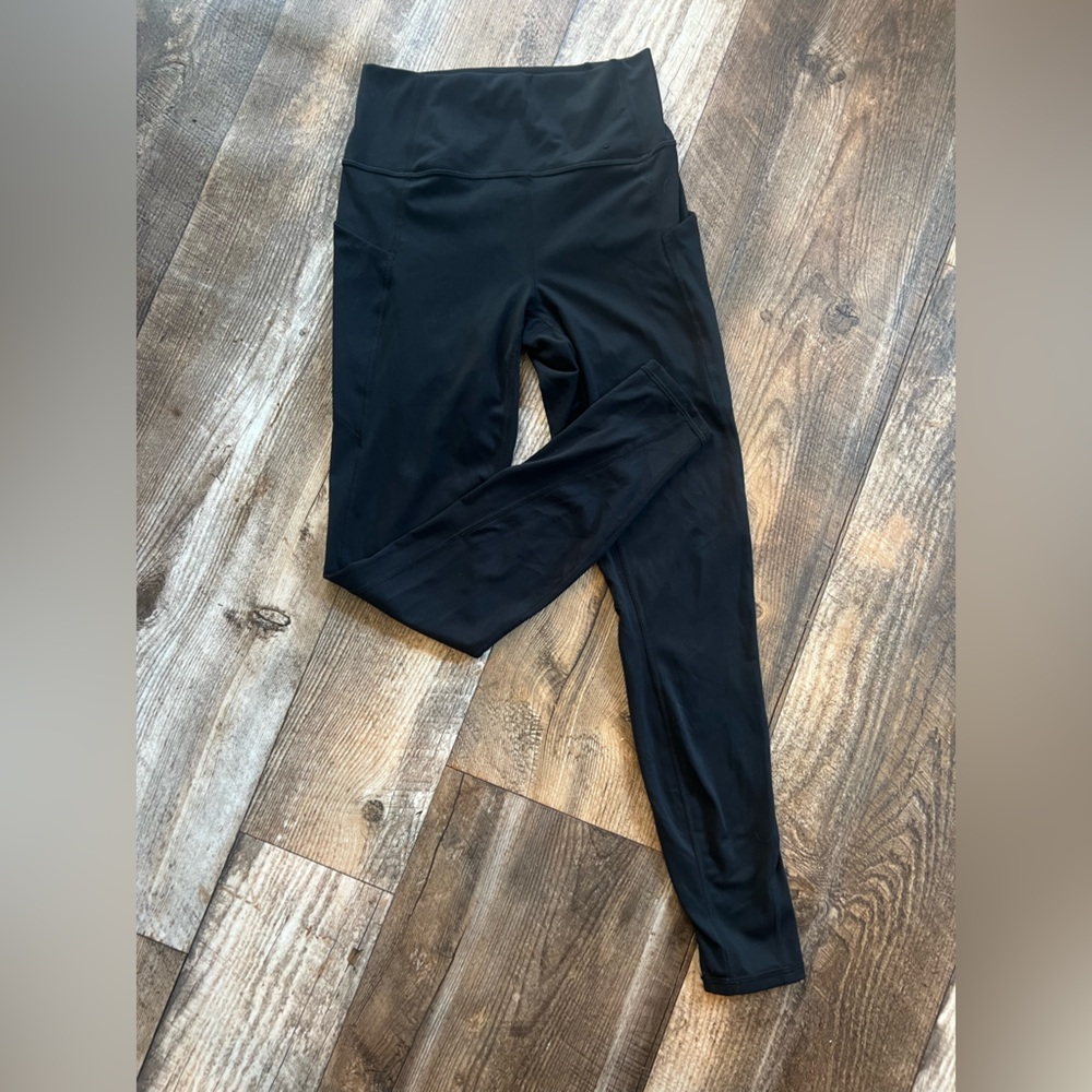 EUC Women’s Fabletics leggings